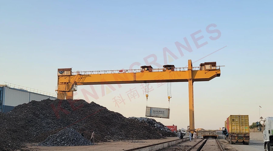 ME model scrap yard gantry crane